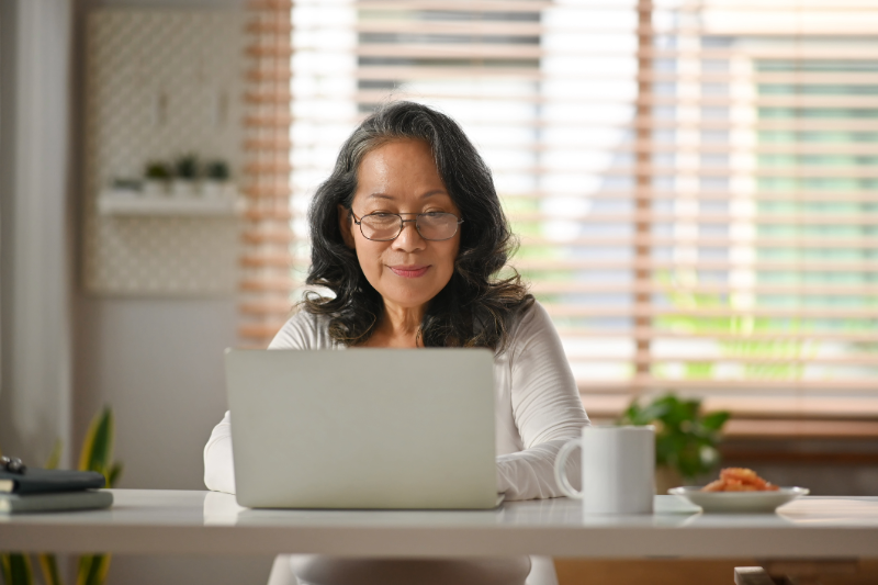 Senior woman sitting in front of a laptop